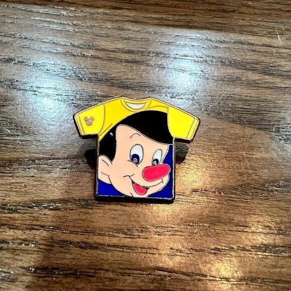 💛 (5/$35) - DISNEY 2011 Hidden Mickey T-Shirt Series: Pinocchio (6/10) - Picture 1 of 6